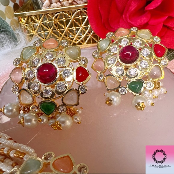 Pearls Choker Lotus Shaped Pendent, Bridal Jewellery, Multicoloured Moonstones - Picture 5 of 7